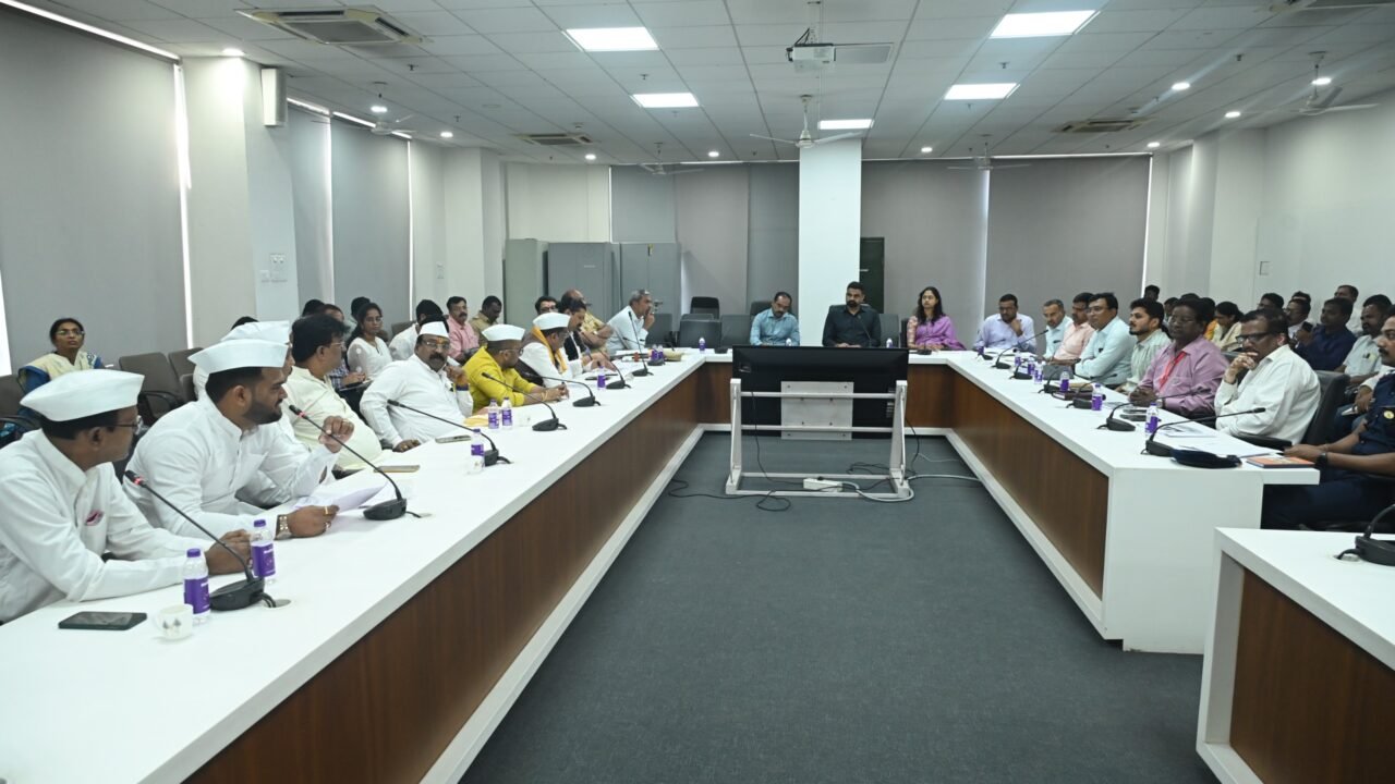 आळंदी आणि देहू संस्थाना पदाधिकारी आणि प्रशासन बैठक संपन्न