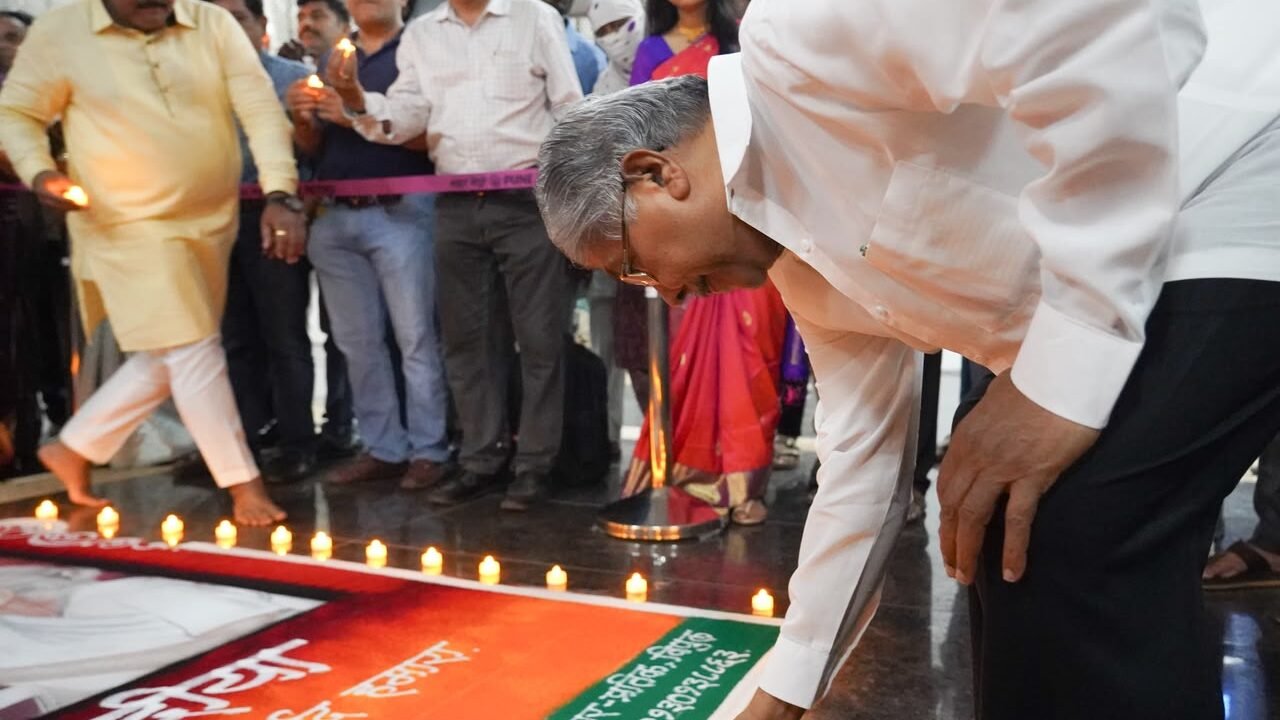 पंतप्रधान नरेंद्र मोदी यांच्या वाढदिवसानिमित्त एसएनडीटी मेट्रो स्थानकावर दिवाळीचा उत्साह